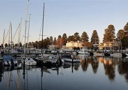Sails - Elegant, Spacious Beach Villa Port Fairy Exterior photo